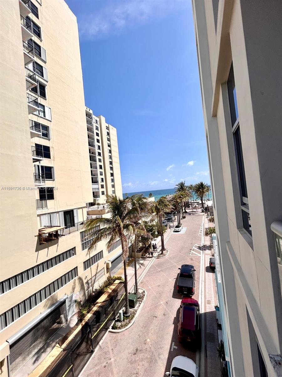 COSTA HOLLYWOOD CONDO - Residential