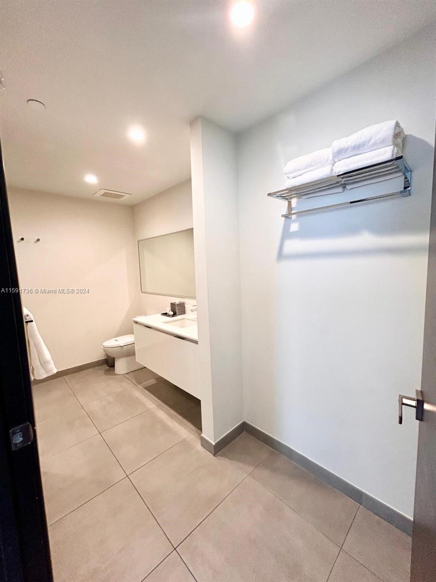 COSTA HOLLYWOOD CONDO - Residential