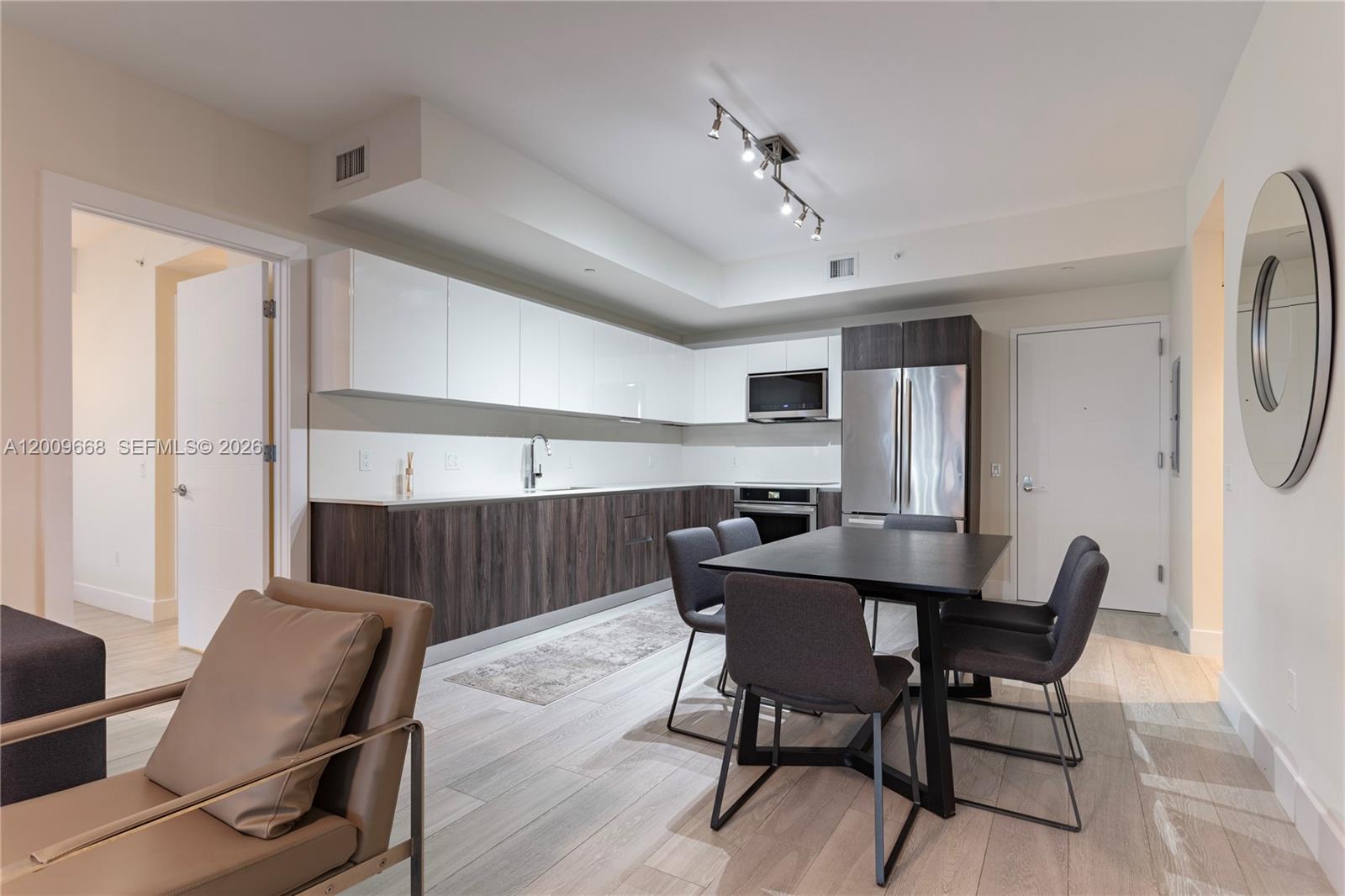 2960 NE 207th St 904