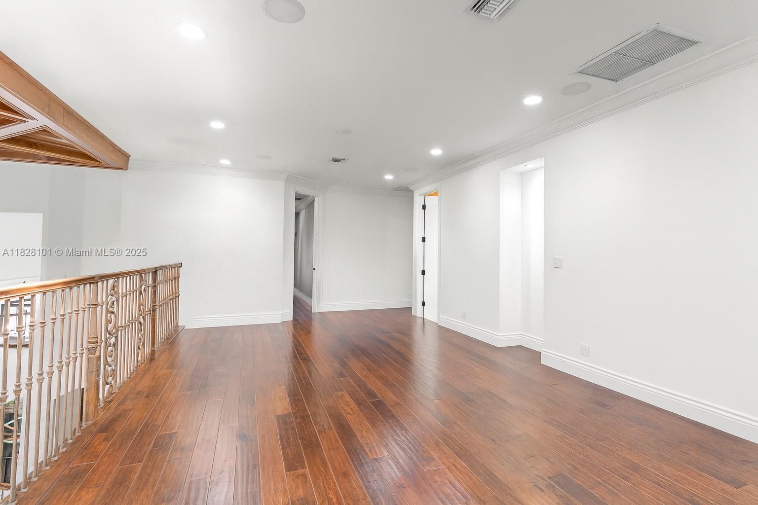 GRAND OAKS - Residential