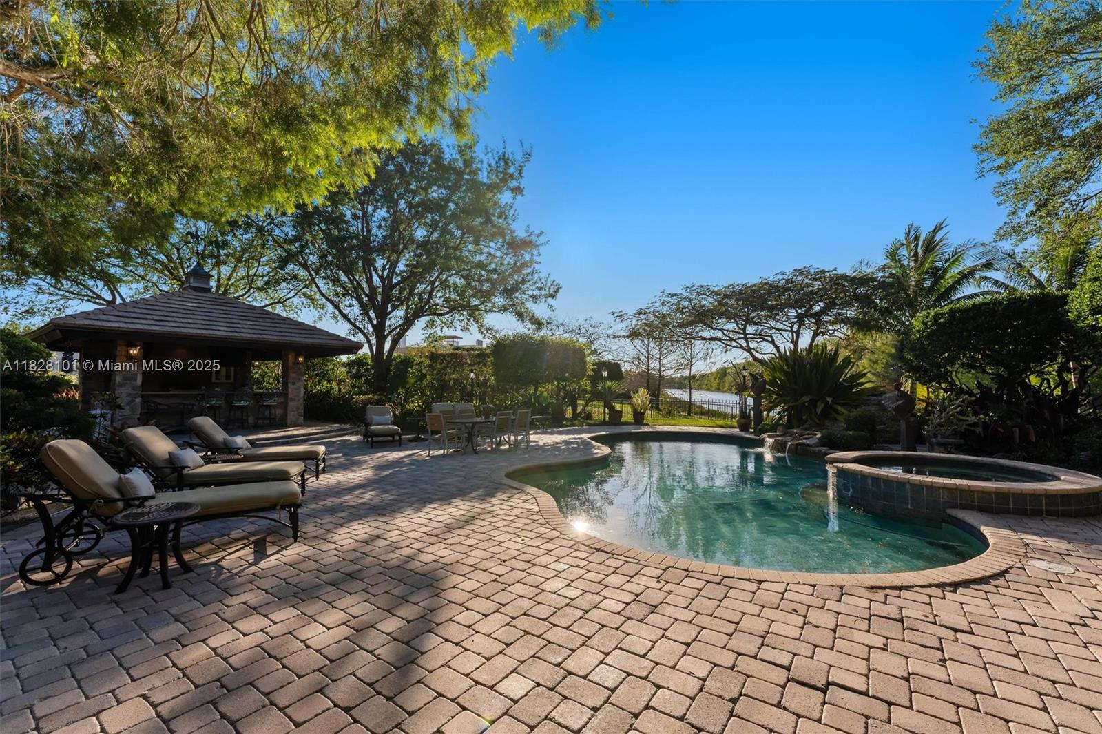 GRAND OAKS - Residential