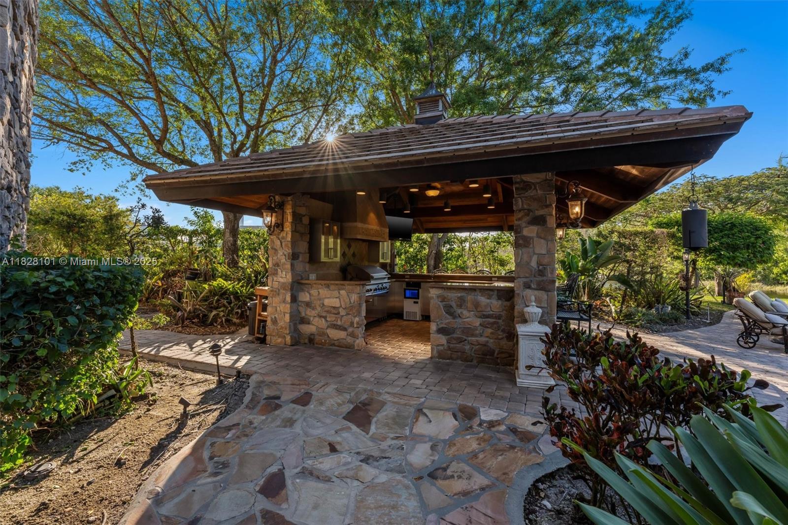 GRAND OAKS - Residential