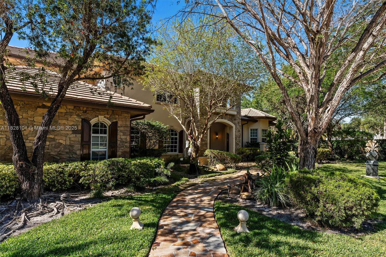 GRAND OAKS - Residential