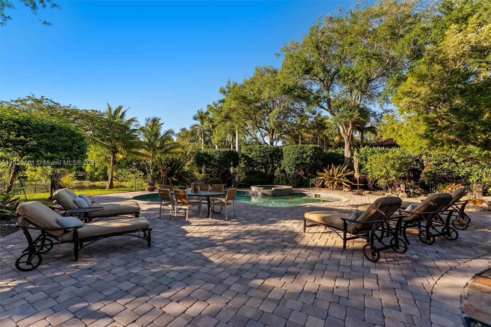 GRAND OAKS - Residential