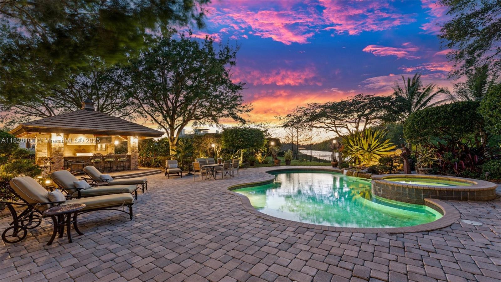 GRAND OAKS - Residential