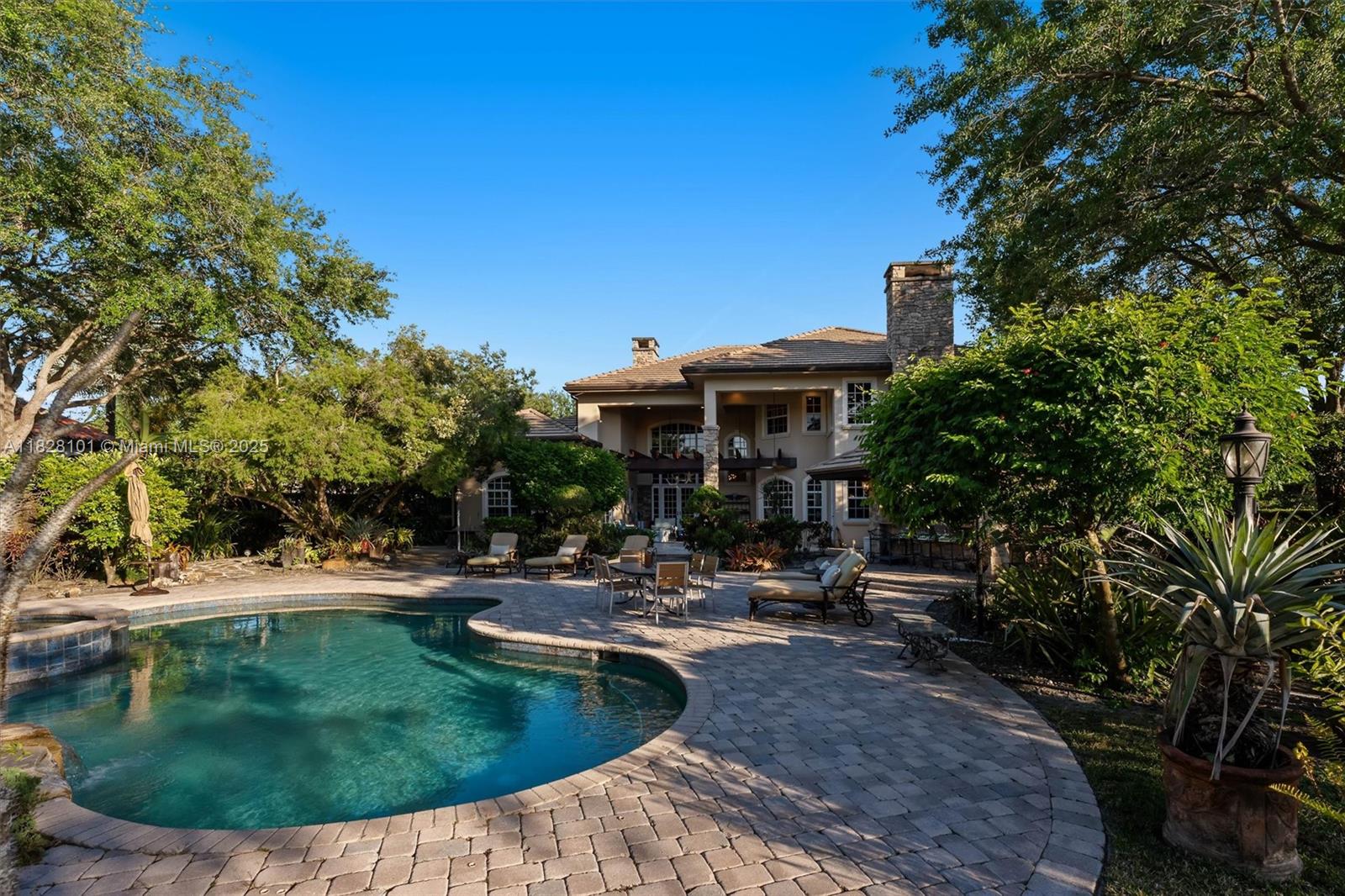 GRAND OAKS - Residential