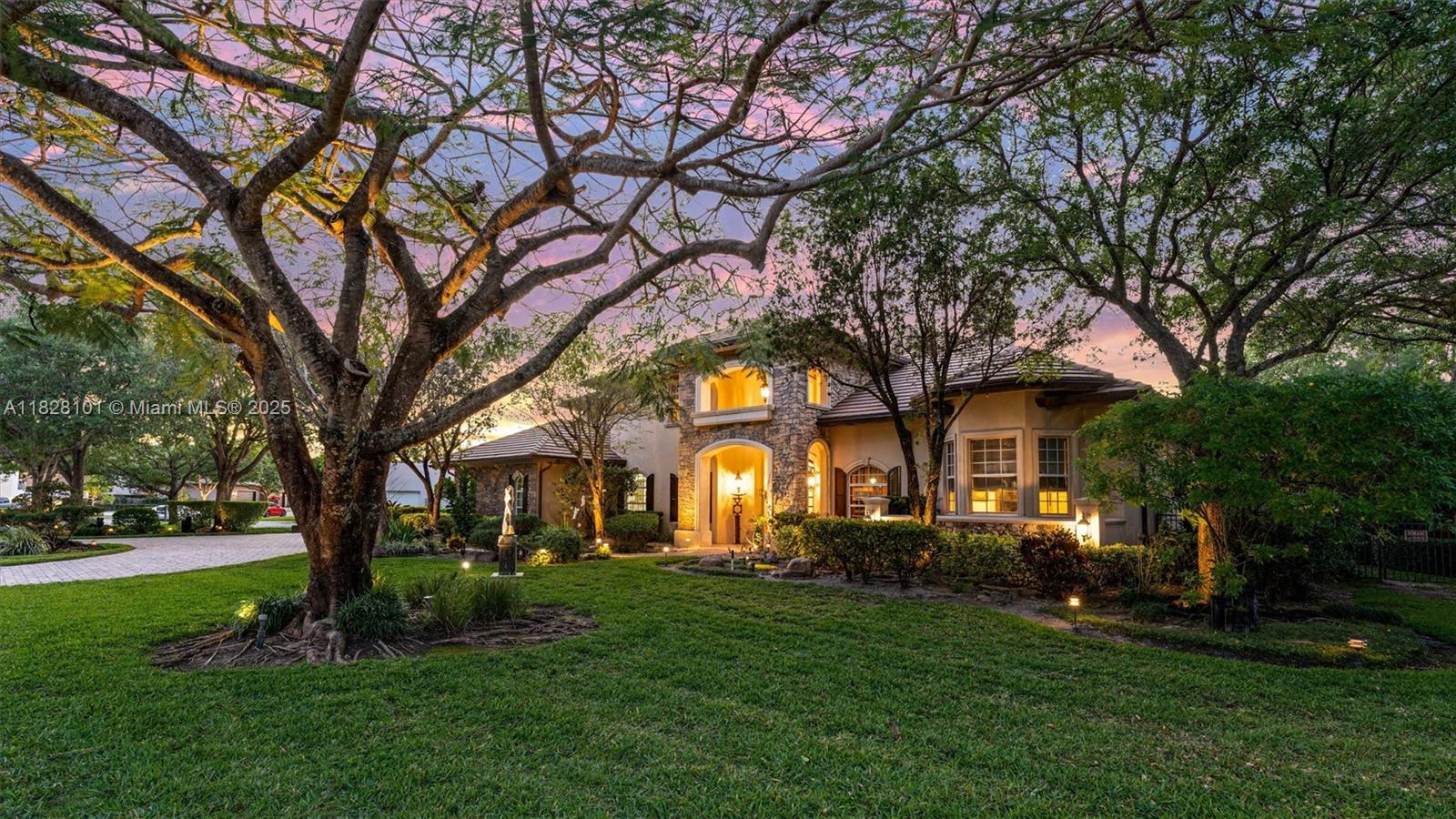 GRAND OAKS - Residential