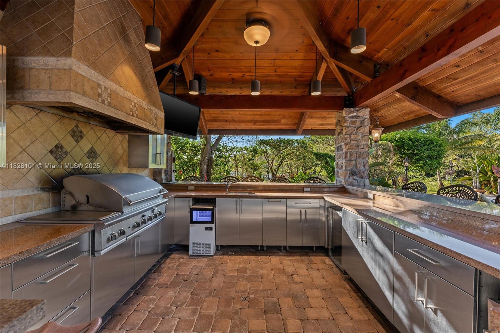 GRAND OAKS - Residential