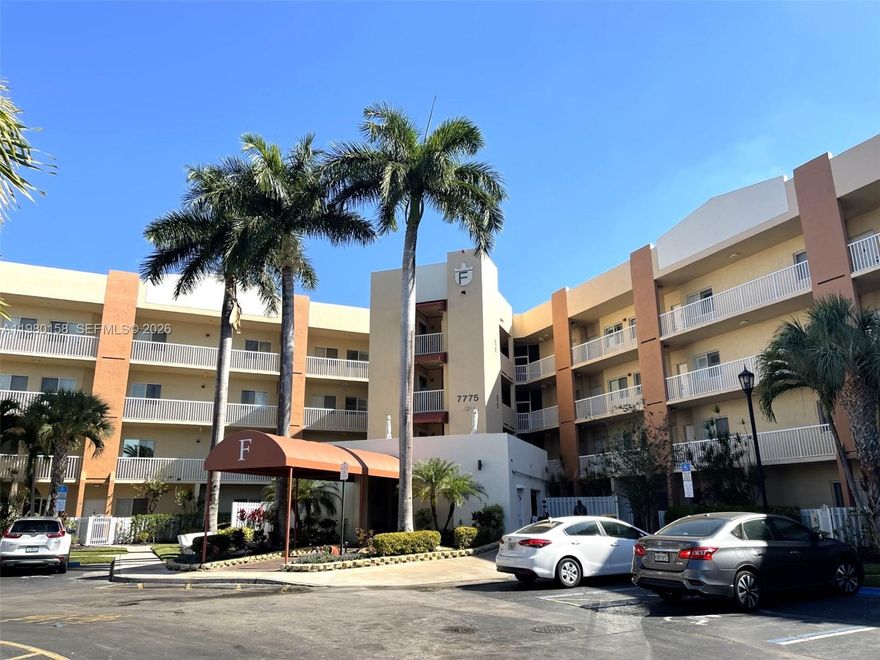 Here it is the condo at Yardley / Kings Point that you were asking for. This 2-bedroom/2-bath condo is modern and warm. Located on the top floor of a building with elevator, this place offers you a great layout with open white Kitchen, newer appliances and breakfast nook. Large dining and living area, plus an enclosed balcony. This place has high ceilings and great natural light. Oversized main bedroom & bath with plenty of closet space. Comes with High Impact windows and sliding door. Offers you in-unit Washer and Dryer, 1 Assigned parking, Gated Community. You can enjoy Kings Point amenities such as indoor & outdoor Pool, Sauna, Clubhouse, Theater, Billiard Roo, Gym, Free Transportation Buses. Assoc fee is $470 plus Kings Point $199. The building has a New Roof. Furniture is negotiable.