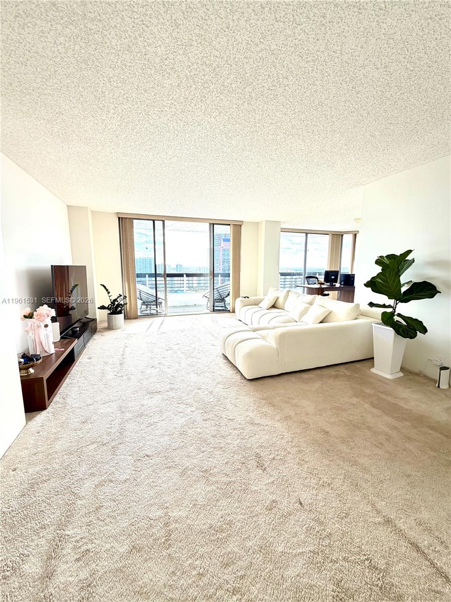 MYSTIC POINTE TOWER 500 C - Residential