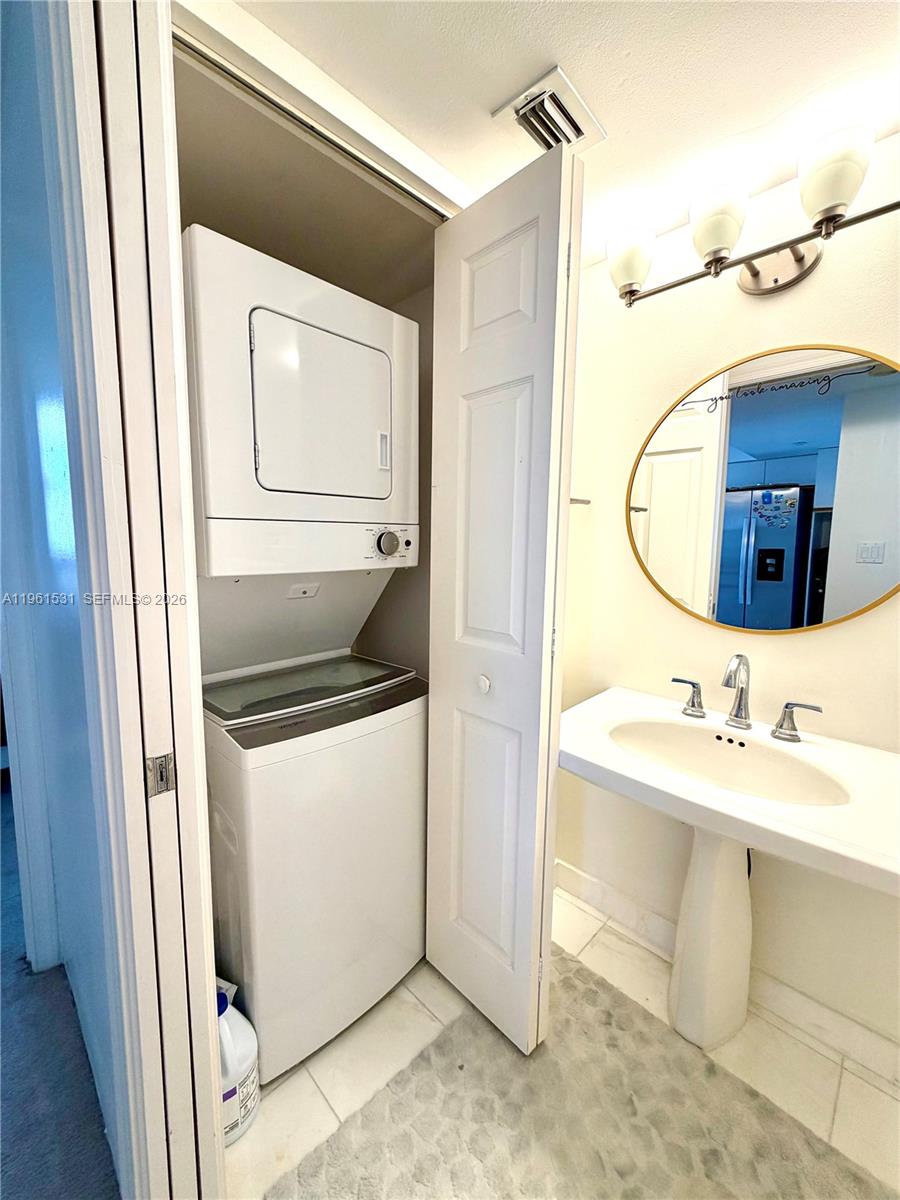 MYSTIC POINTE TOWER 500 C - Residential