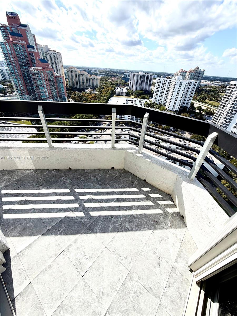 MYSTIC POINTE TOWER 500 C - Residential