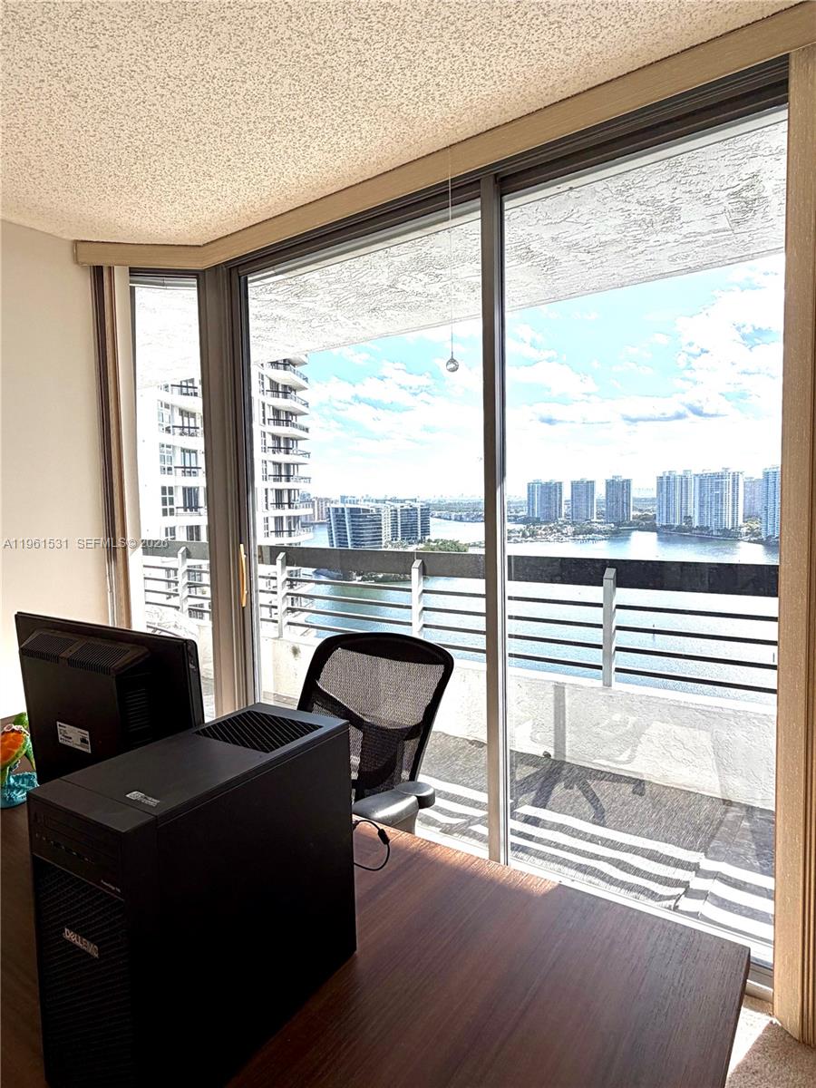 MYSTIC POINTE TOWER 500 C - Residential