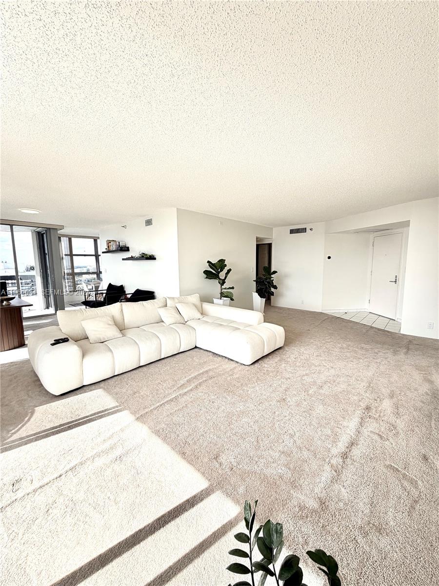 MYSTIC POINTE TOWER 500 C - Residential