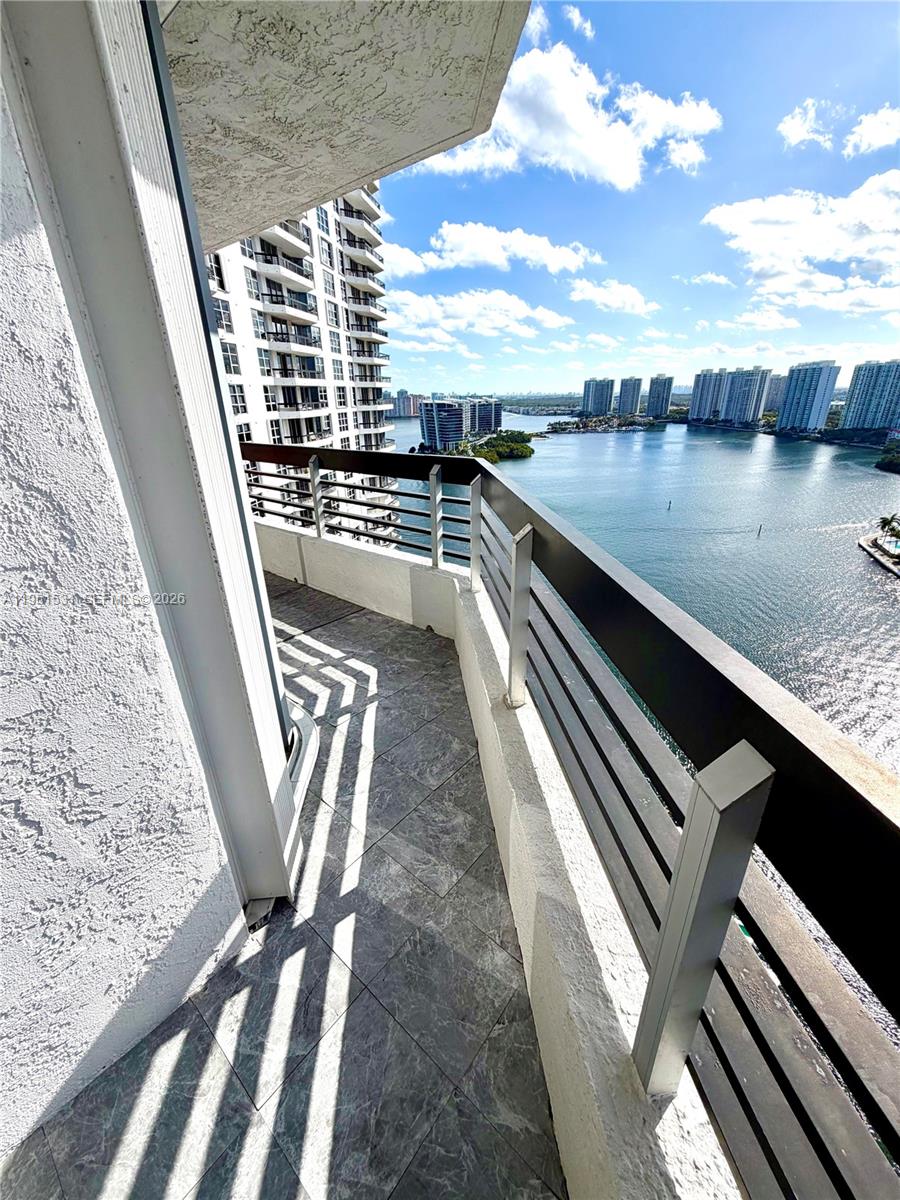 MYSTIC POINTE TOWER 500 C - Residential