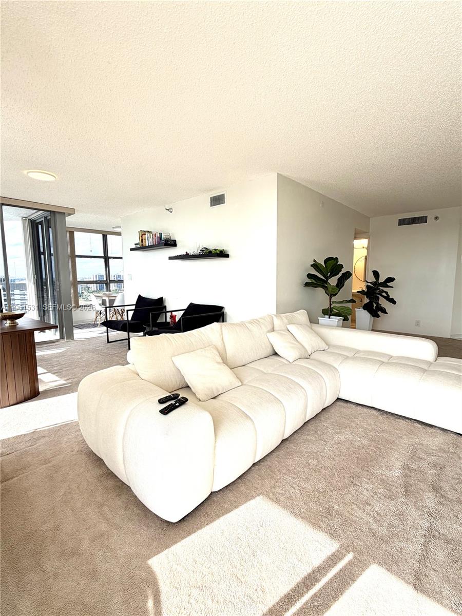 MYSTIC POINTE TOWER 500 C - Residential