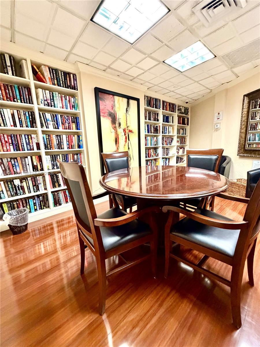 MYSTIC POINTE TOWER 500 C - Residential