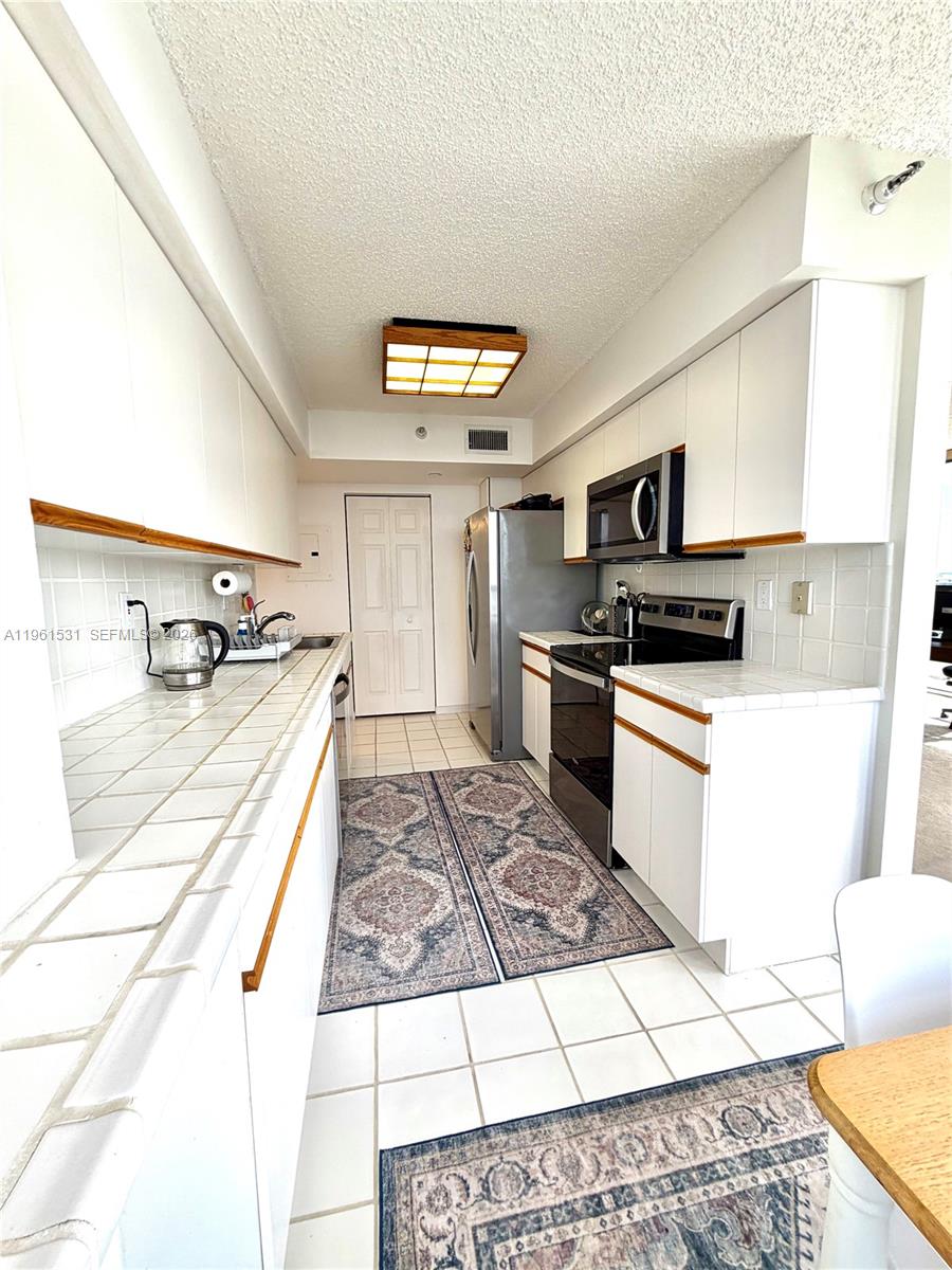 MYSTIC POINTE TOWER 500 C - Residential