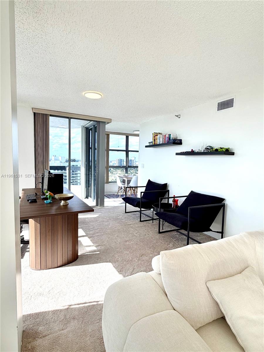 MYSTIC POINTE TOWER 500 C - Residential