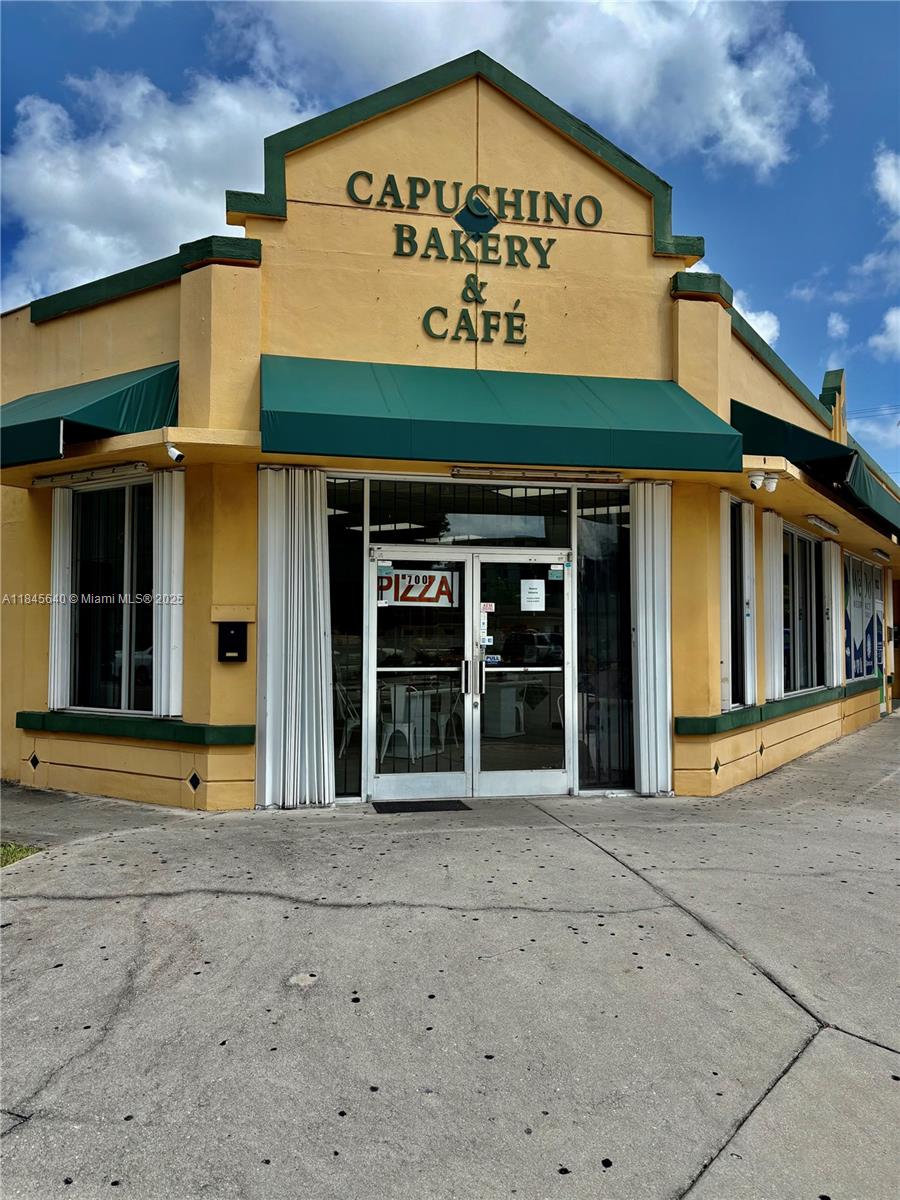 Bakery in an excellent location in Hialeah. Located on Palm Ave, one of the busiest streets. Surrounded by the airport and commercial and residential properties. Come see this excellent location, which has been expanding and developing for several years. It won't last long on the market.