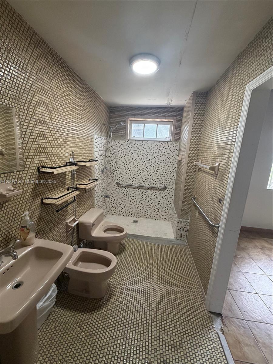 WESTWOOD LAKE 2ND ADDN - Residential