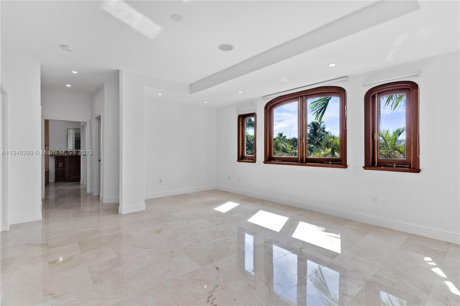 TROPICAL ISLE HOMES SUB 1 - Residential