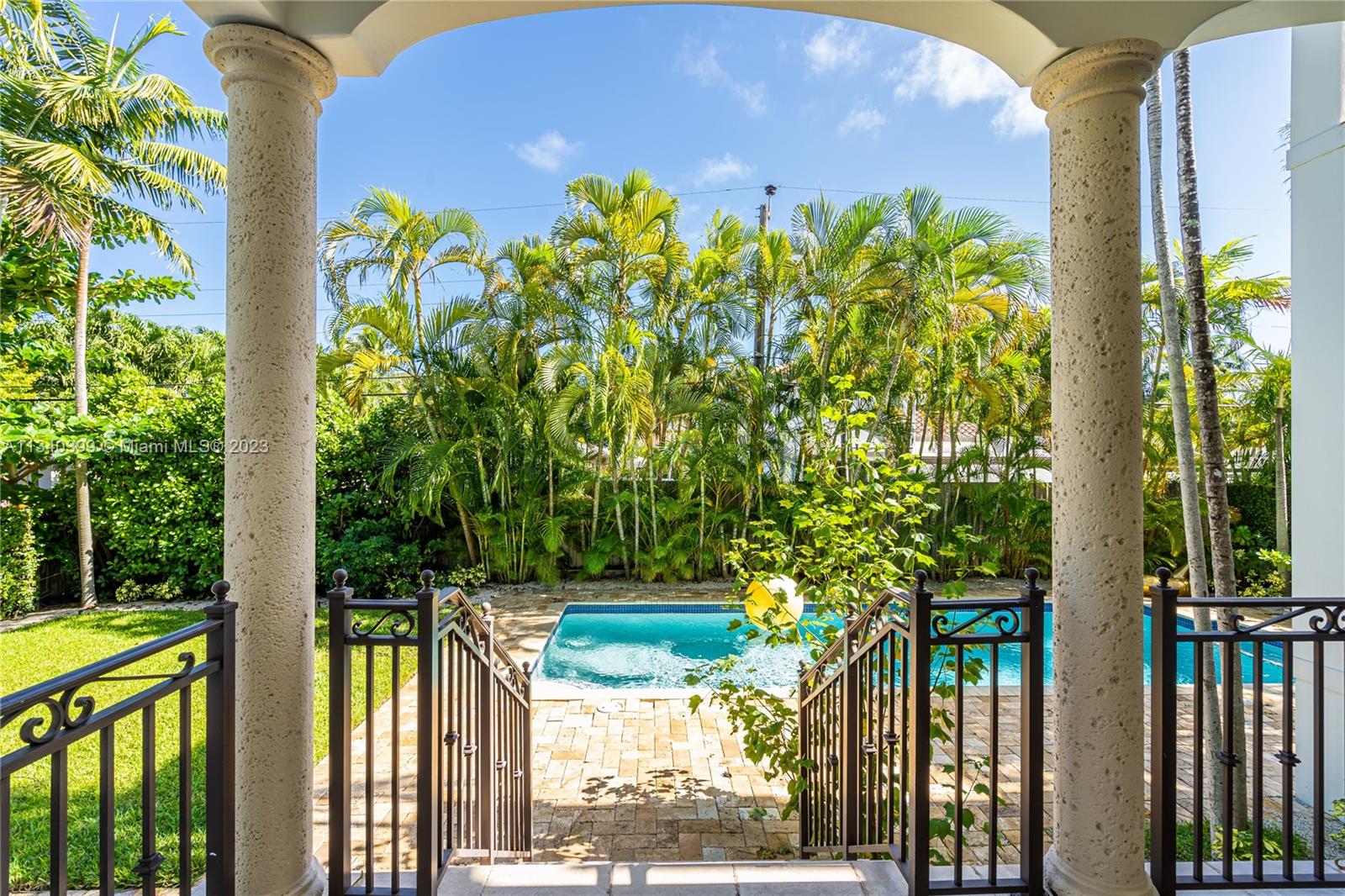 TROPICAL ISLE HOMES SUB 1 - Residential