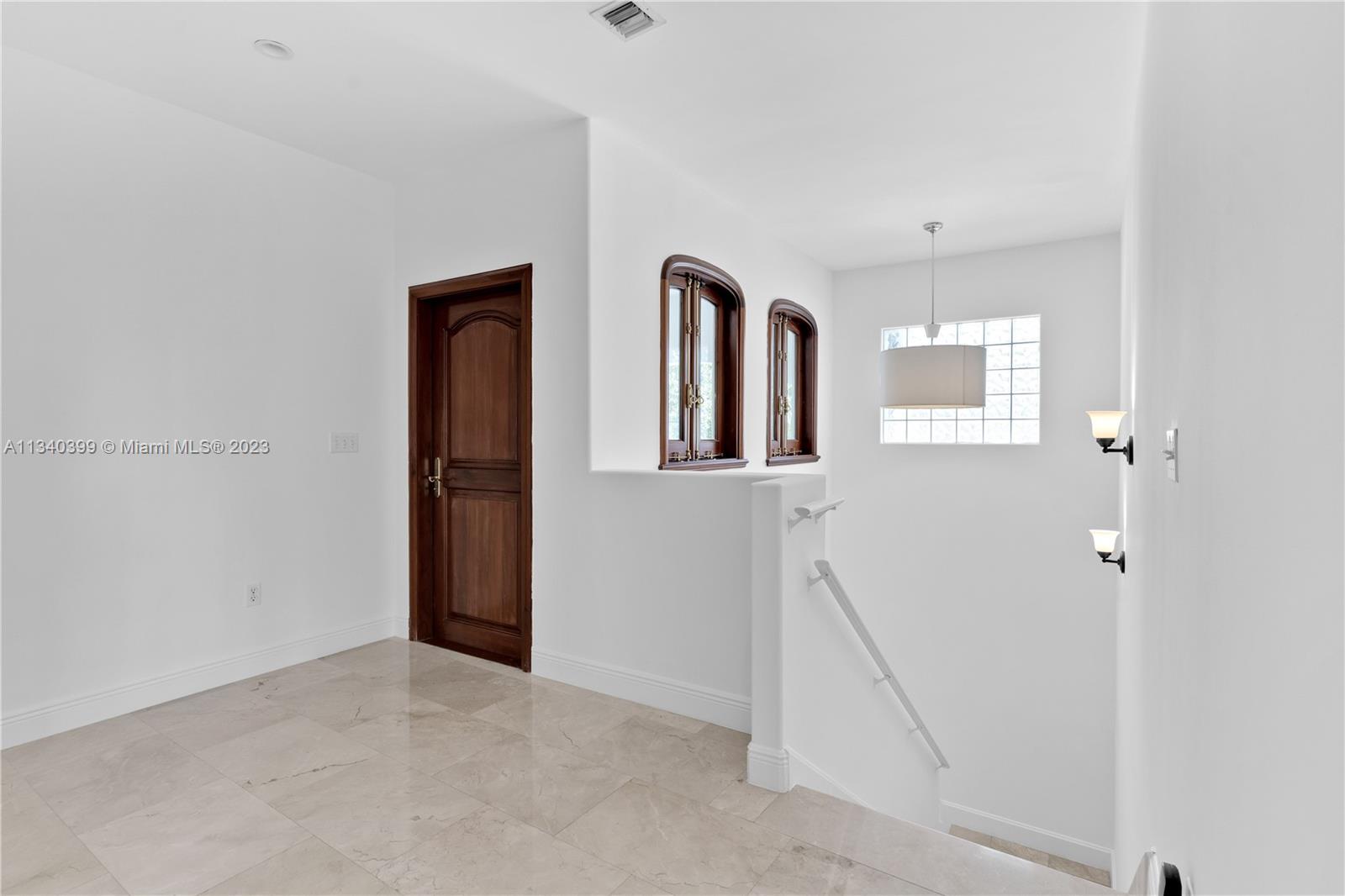 TROPICAL ISLE HOMES SUB 1 - Residential