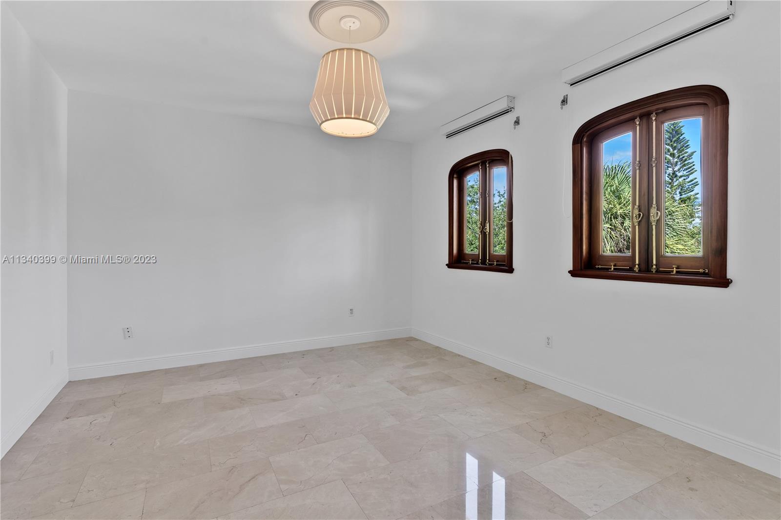 TROPICAL ISLE HOMES SUB 1 - Residential