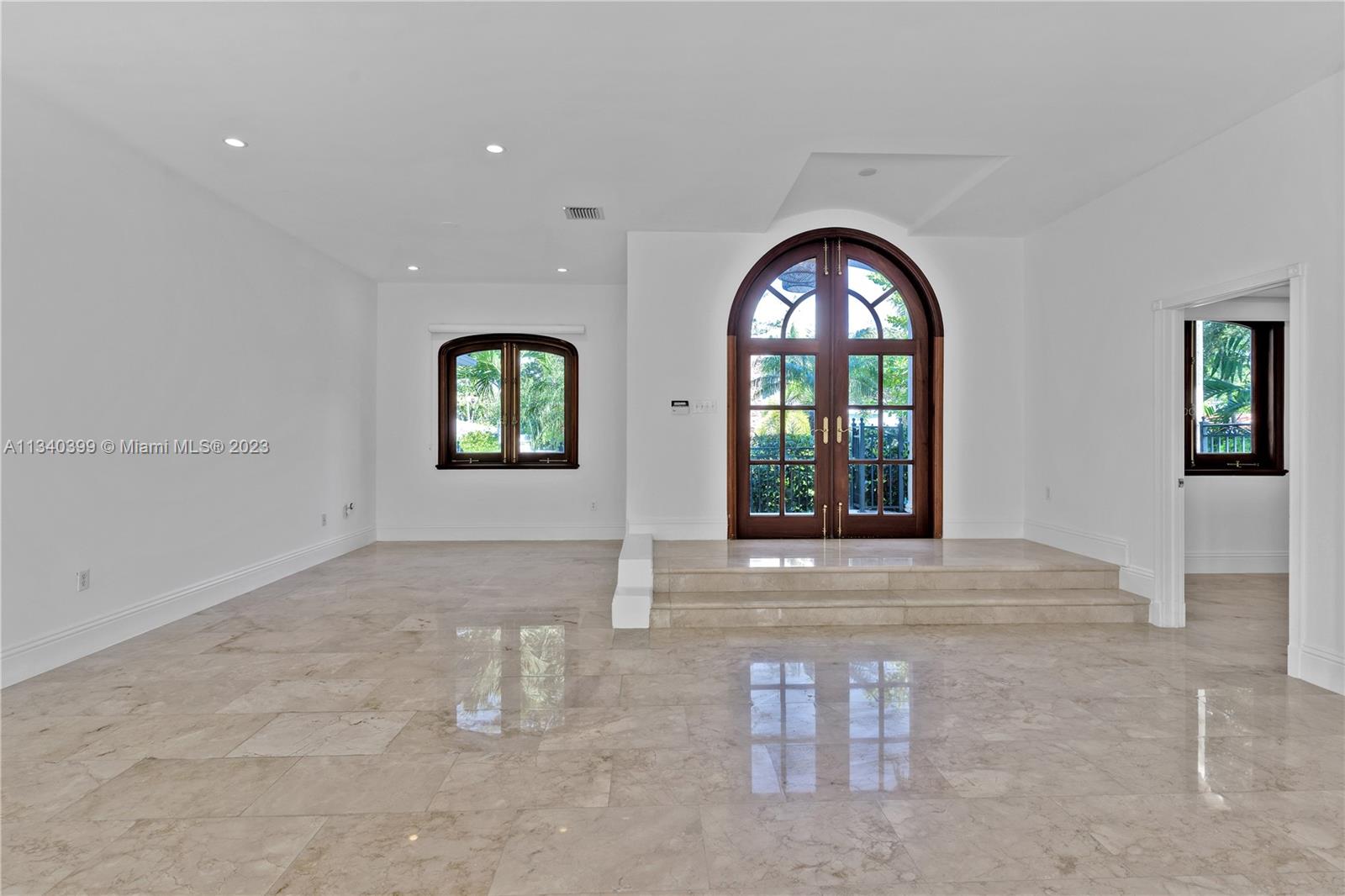 TROPICAL ISLE HOMES SUB 1 - Residential