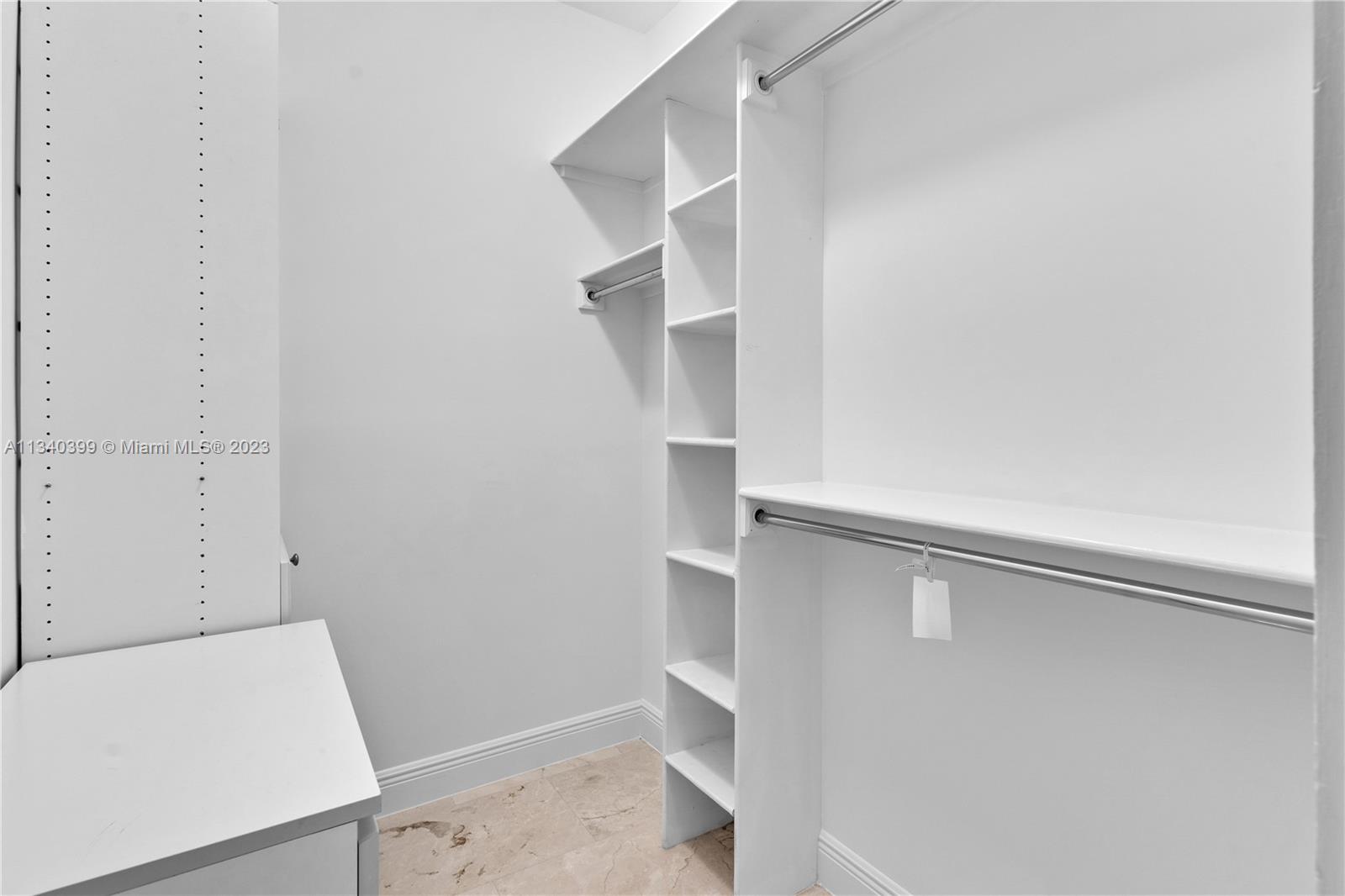 TROPICAL ISLE HOMES SUB 1 - Residential