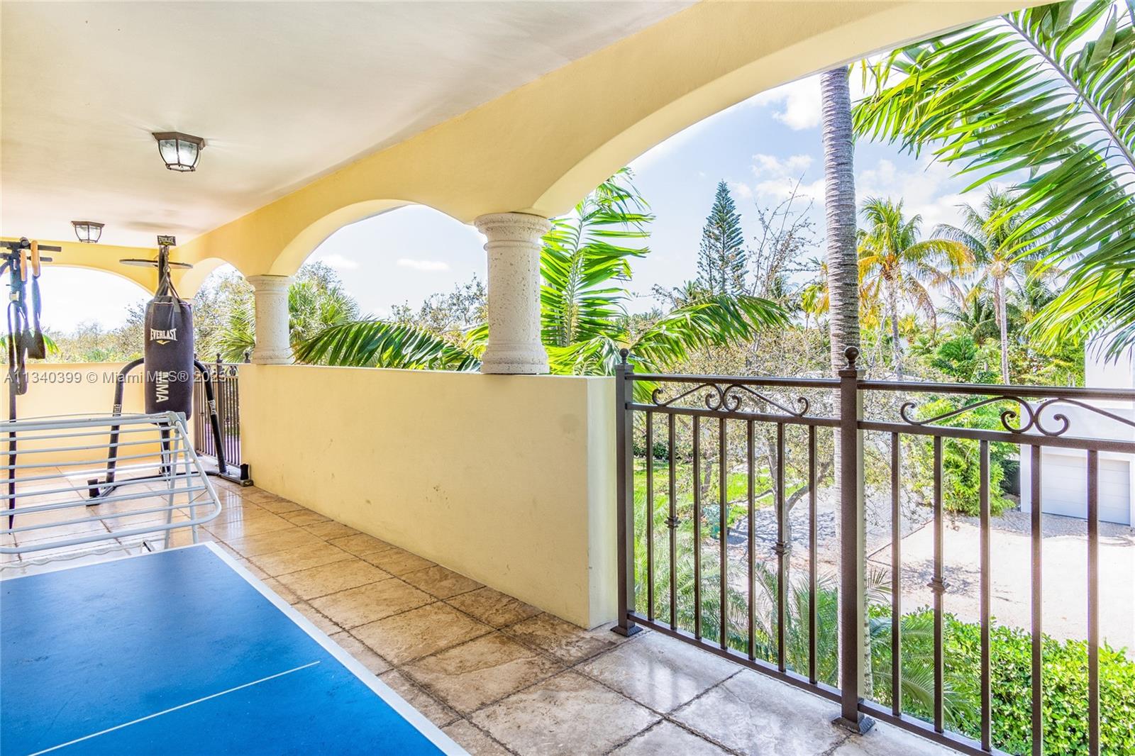 TROPICAL ISLE HOMES SUB 1 - Residential