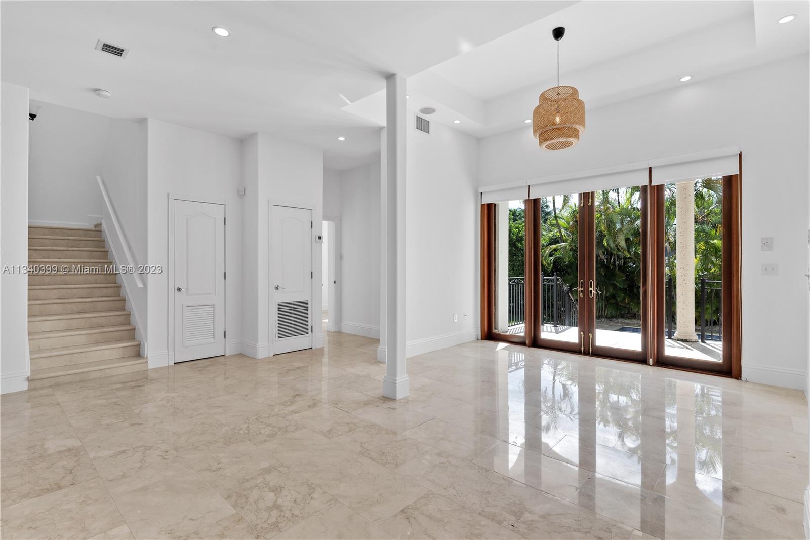 TROPICAL ISLE HOMES SUB 1 - Residential