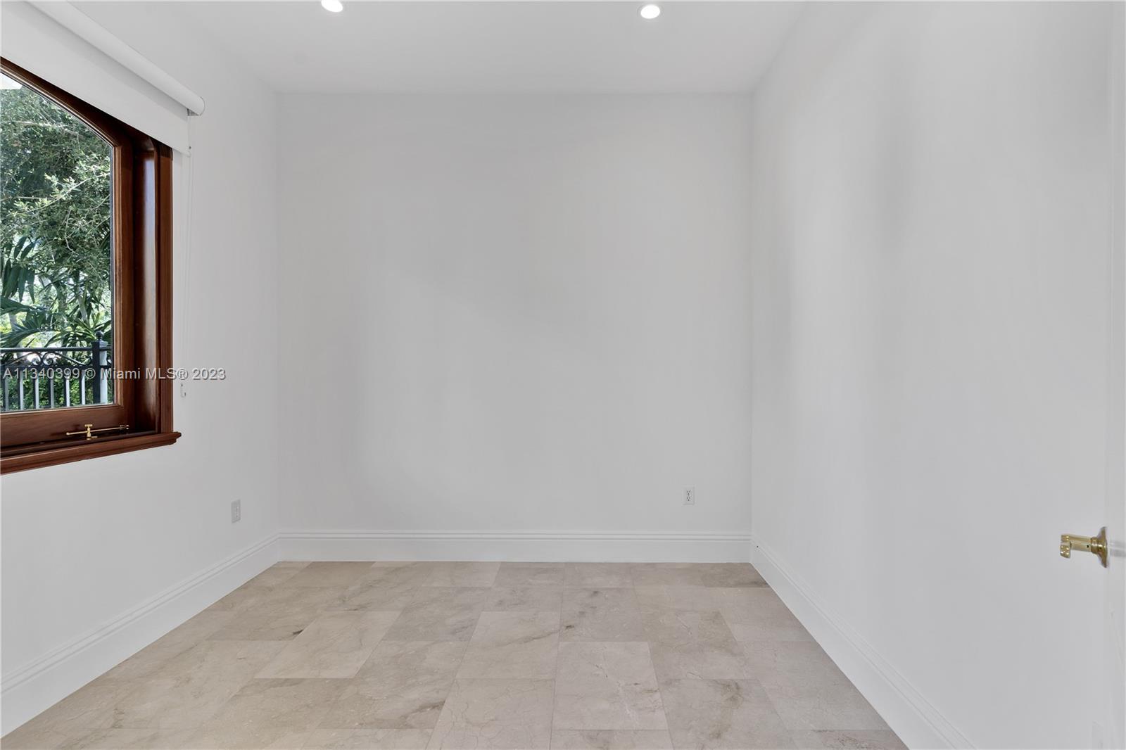 TROPICAL ISLE HOMES SUB 1 - Residential