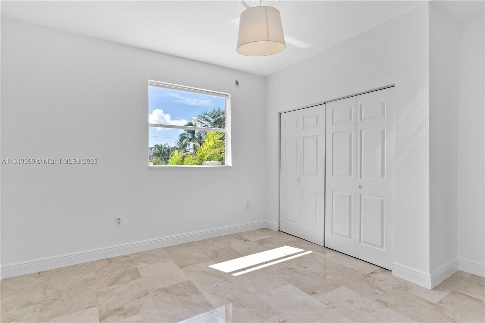 TROPICAL ISLE HOMES SUB 1 - Residential