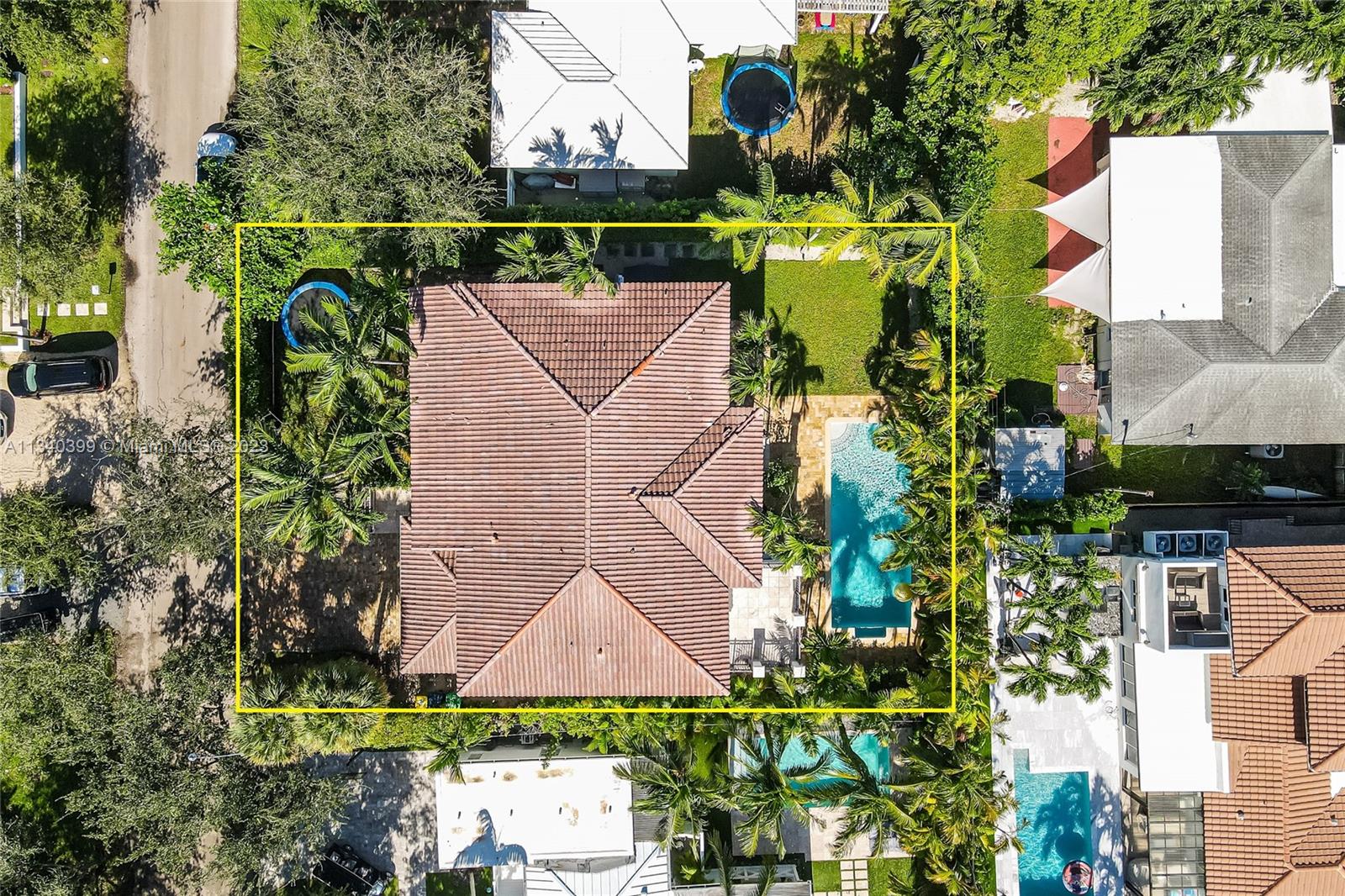 TROPICAL ISLE HOMES SUB 1 - Residential