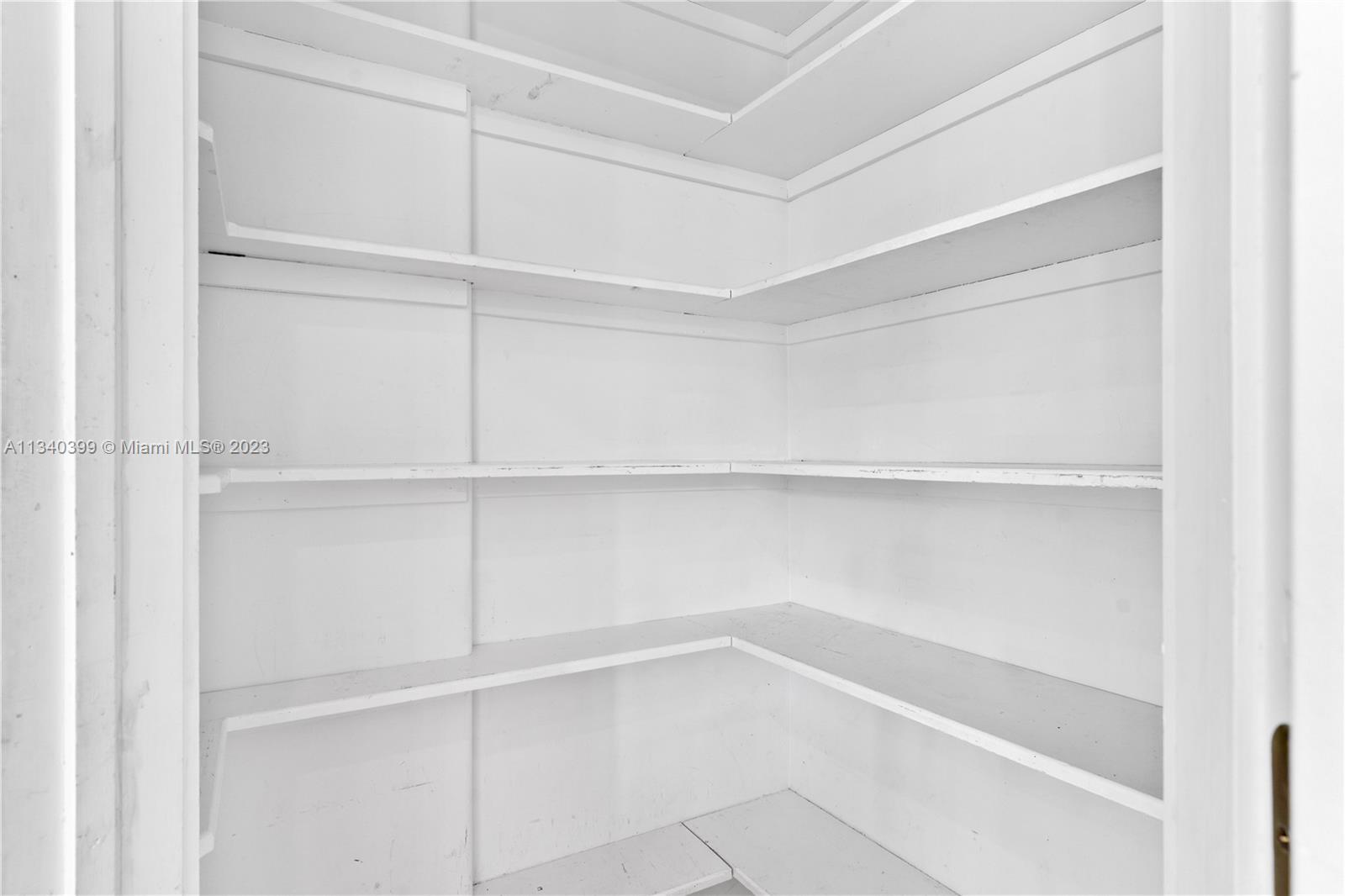 TROPICAL ISLE HOMES SUB 1 - Residential