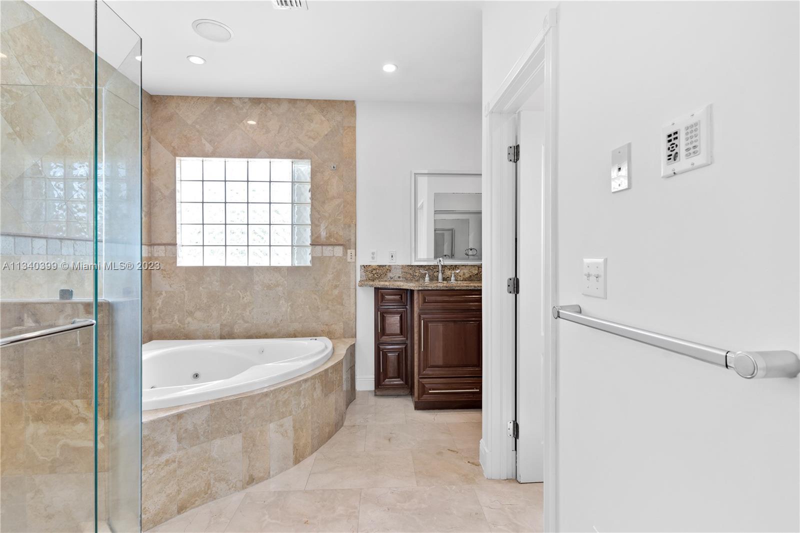 TROPICAL ISLE HOMES SUB 1 - Residential