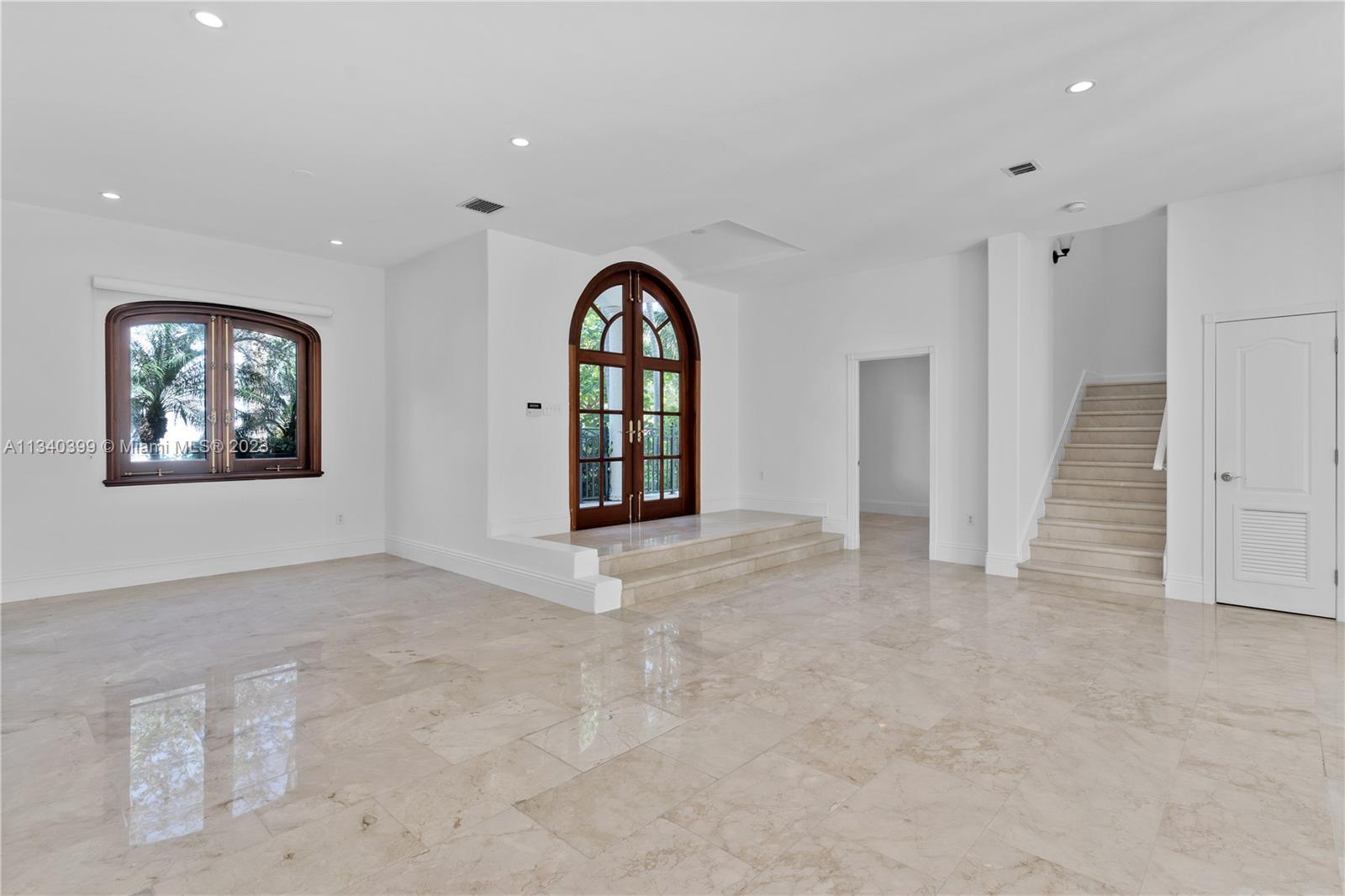 TROPICAL ISLE HOMES SUB 1 - Residential