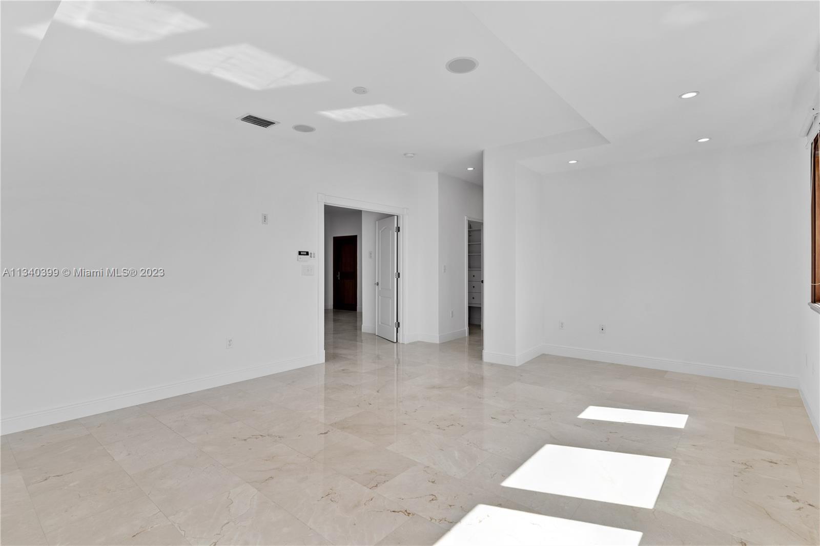 TROPICAL ISLE HOMES SUB 1 - Residential