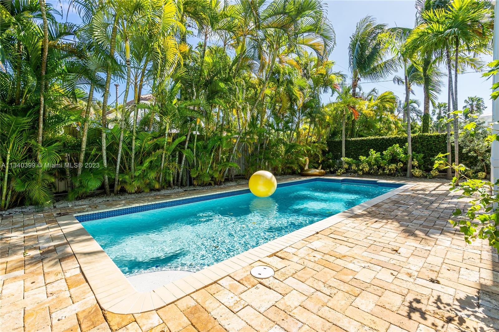 TROPICAL ISLE HOMES SUB 1 - Residential