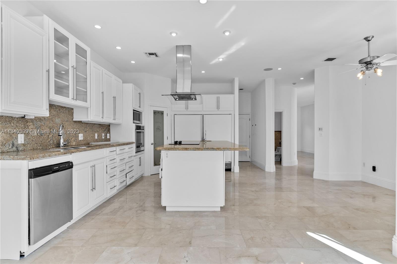 TROPICAL ISLE HOMES SUB 1 - Residential