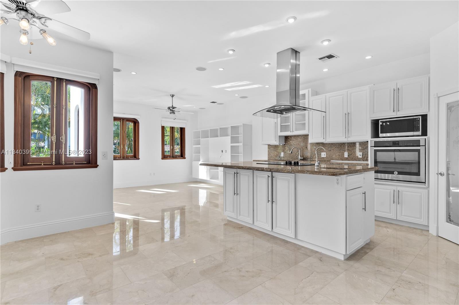 TROPICAL ISLE HOMES SUB 1 - Residential