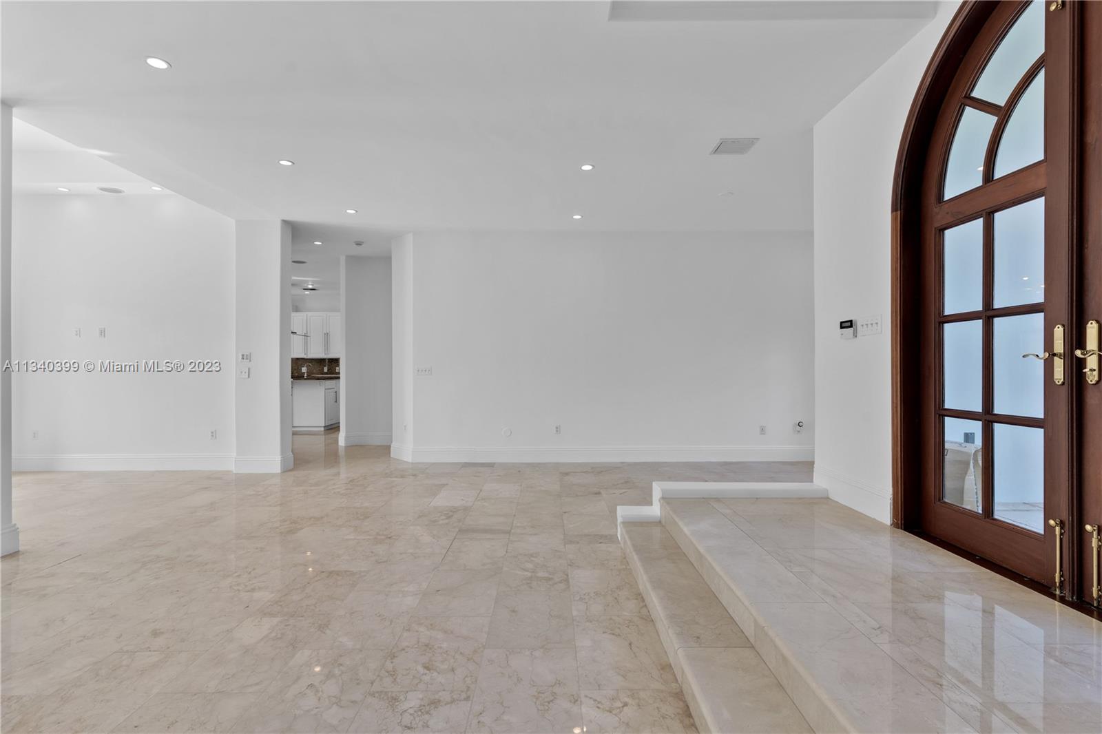 TROPICAL ISLE HOMES SUB 1 - Residential