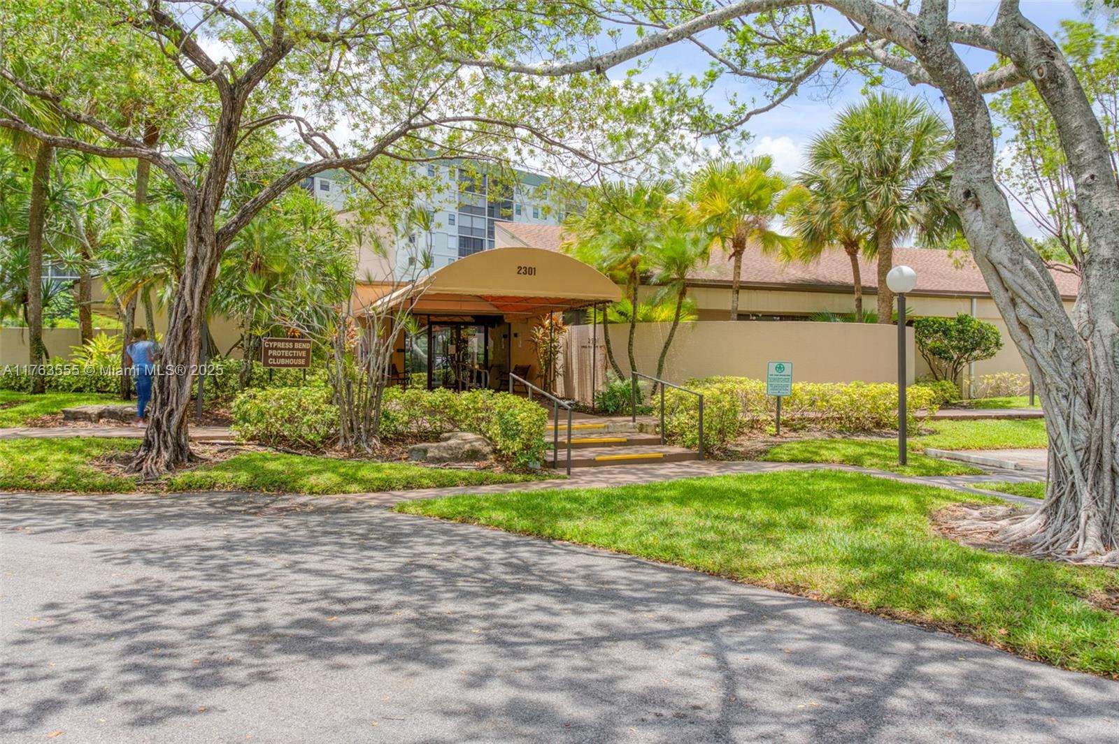 CYPRESS BEND CONDOMINIUM - Residential