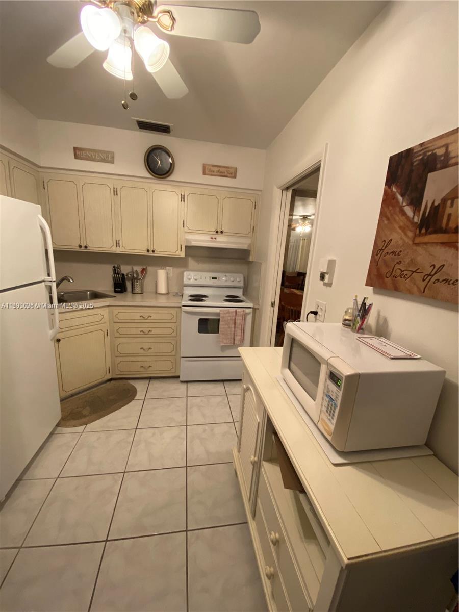 COLONIAL HOUSE CONDO - Residential Lease