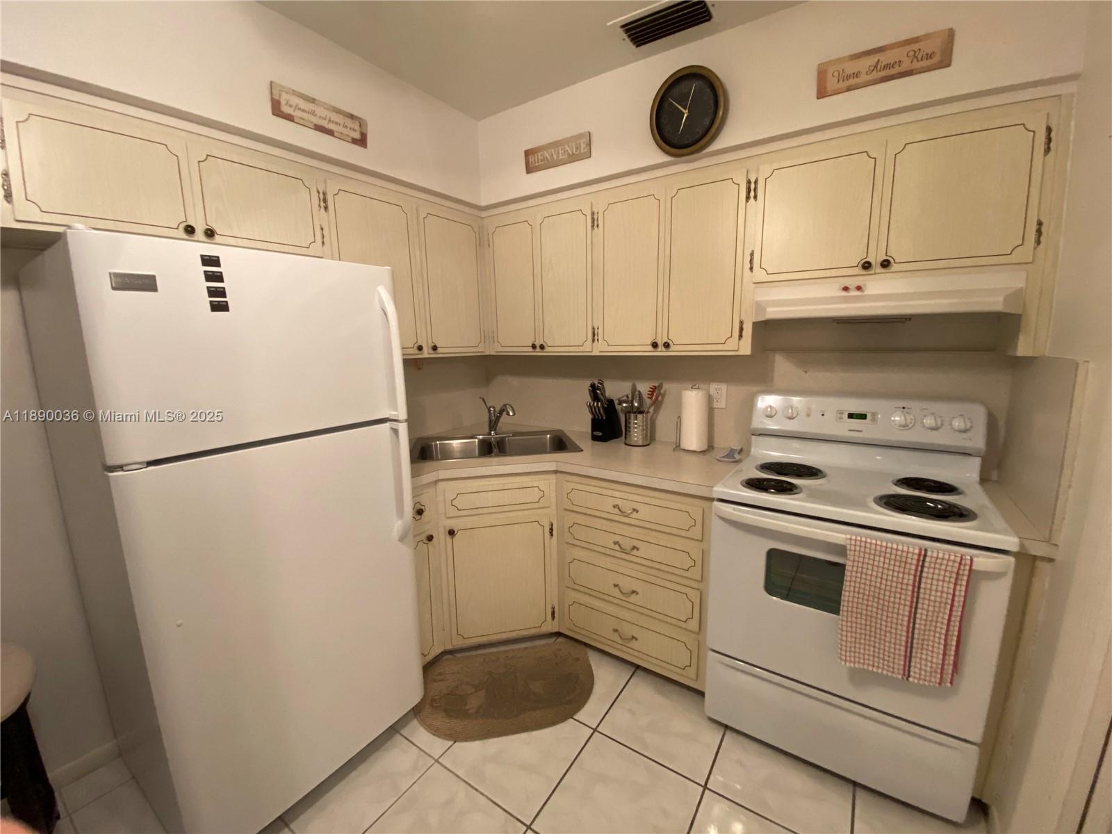 COLONIAL HOUSE CONDO - Residential Lease