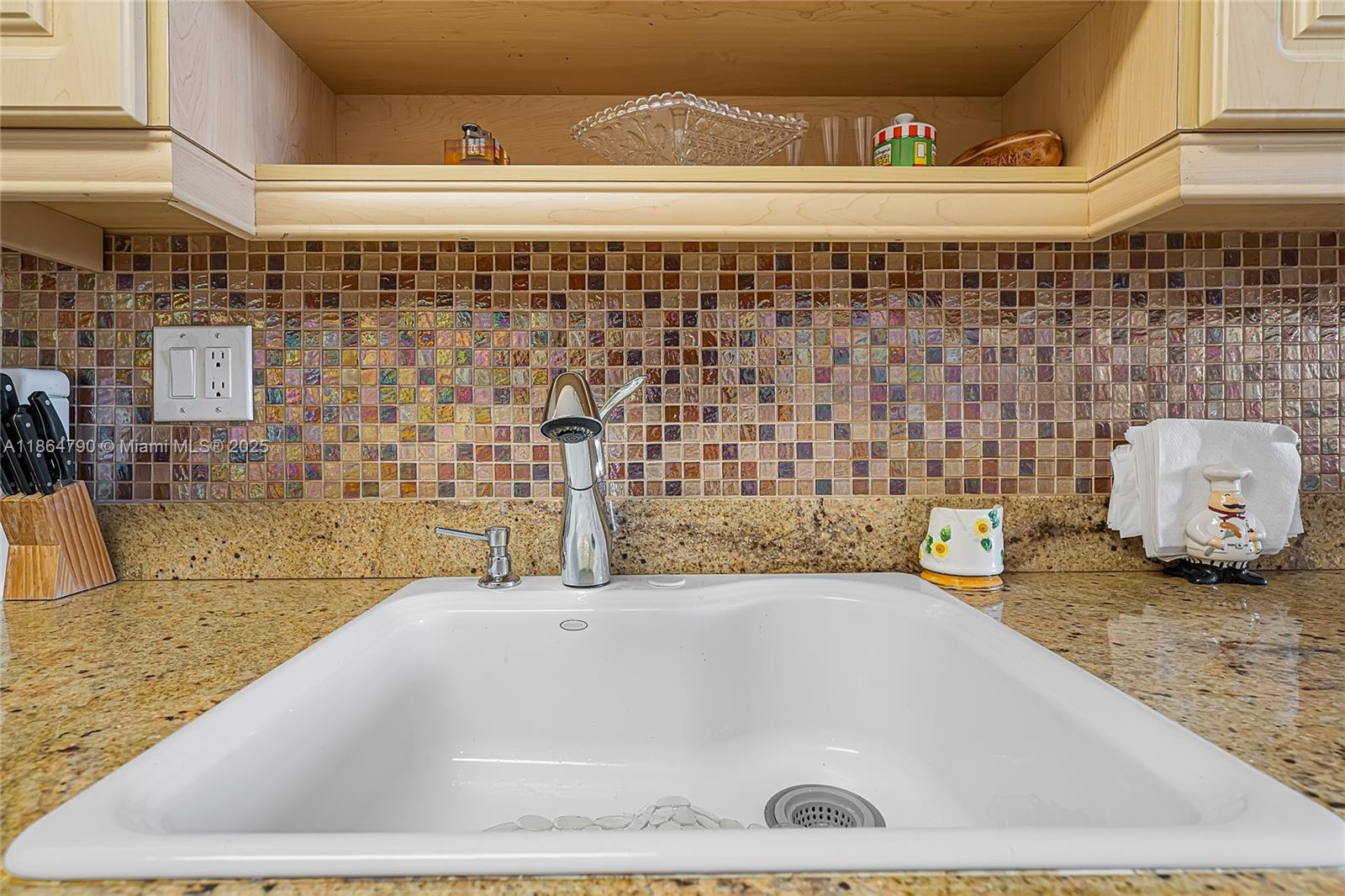 PLAZA TOWERS SOUTH CONDO - Residential