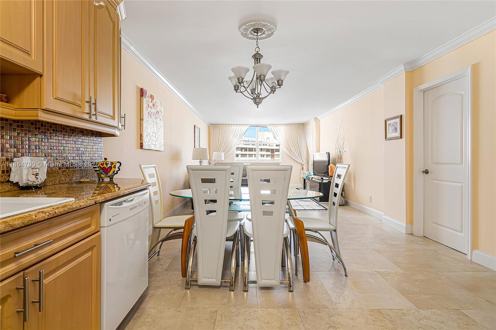 PLAZA TOWERS SOUTH CONDO - Residential