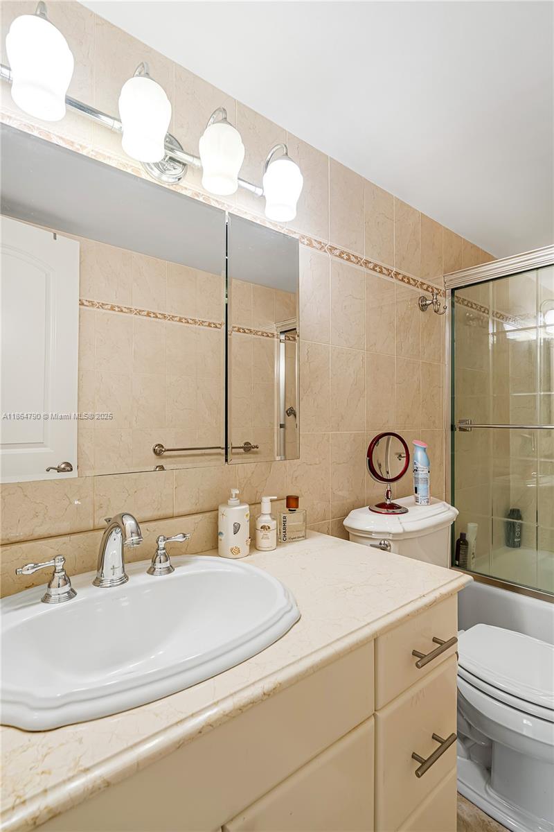 PLAZA TOWERS SOUTH CONDO - Residential